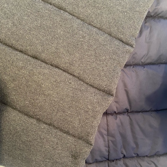 Banana Republic “Down” Poly filled scarf Navy/Grey - Picture 8 of 10